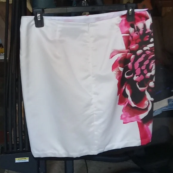 GUC Worthington midi skirt lined white floral silky feel size 14 - Picture 4 of 7